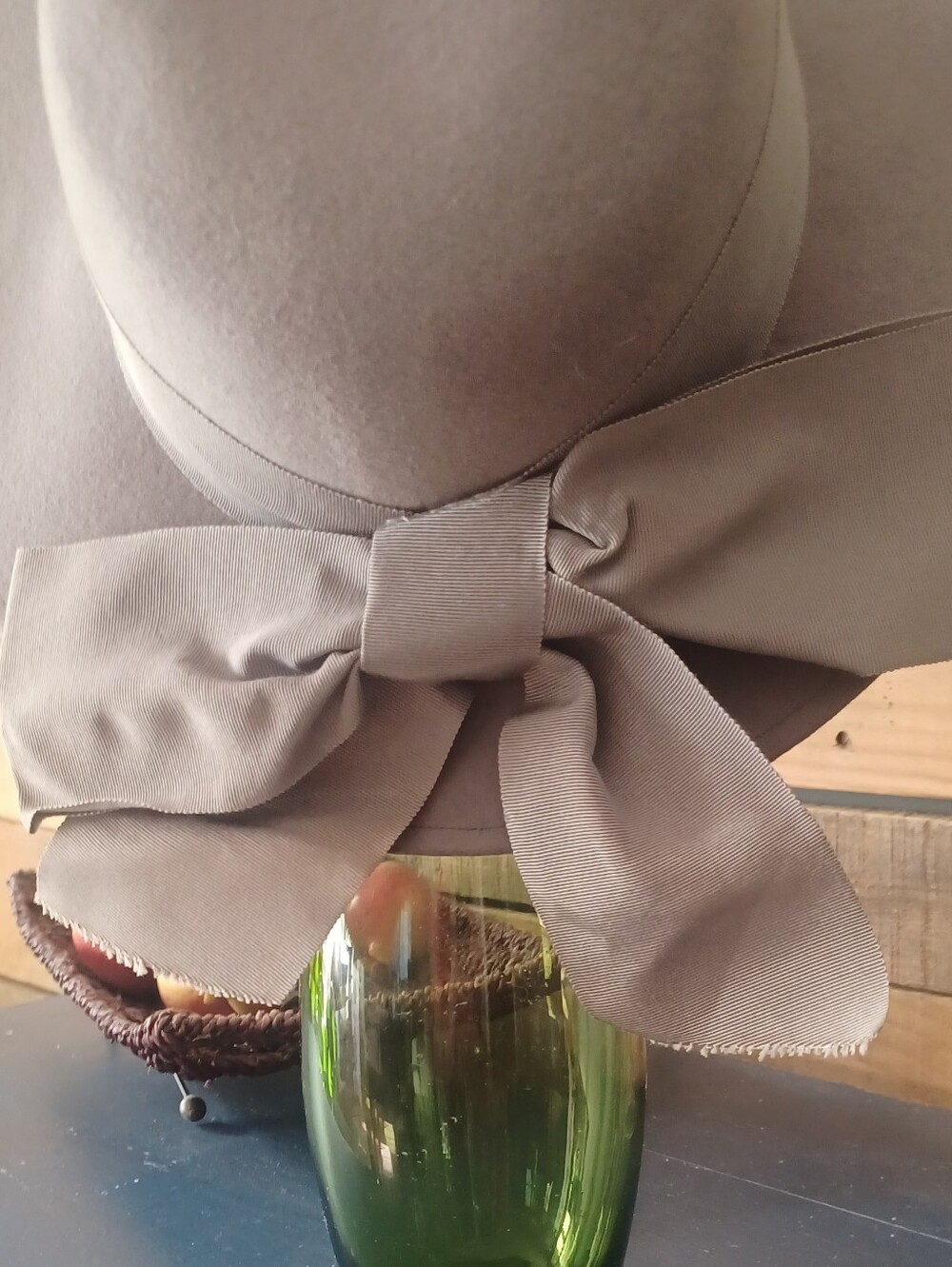 Vintage Women's Wide Brim Bow Fedora Hat in Taupe - Picture 4 of 5